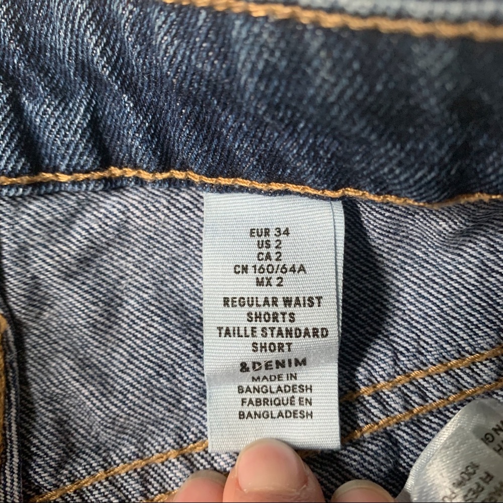 H&M mid-rise denim jean shorts - Picture 3 of 3